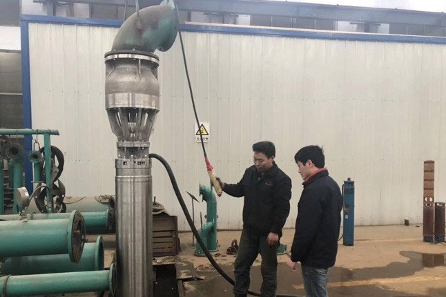 流量1200立方、楊程18米的不銹鋼304材質(zhì)潛水泵測(cè)試合格